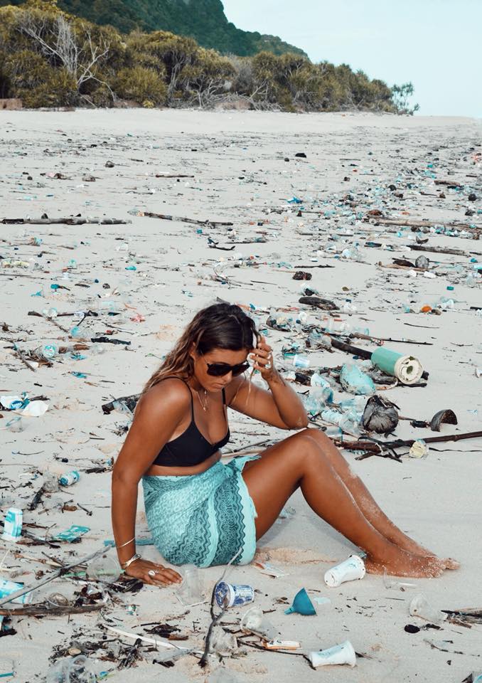 Plaże na “rajskich” wyspach toną w śmieciach. Instagram kontra rzeczywistość