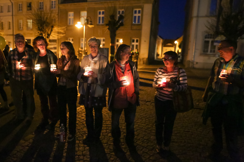 Łańcuch Światła przeciwko neonazistom w Ostritz/Krzysztof Zatycki /Agencja FORUM